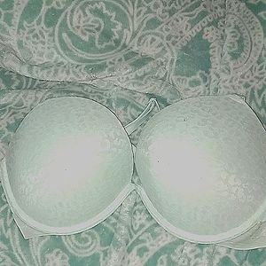 Pink by Victoria's secret wear everywhere Super push up bra